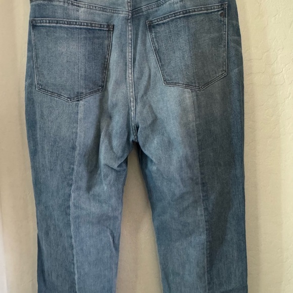 Madewell Classic Straight Jeans with Seams. Size 31 - Picture 2 of 6